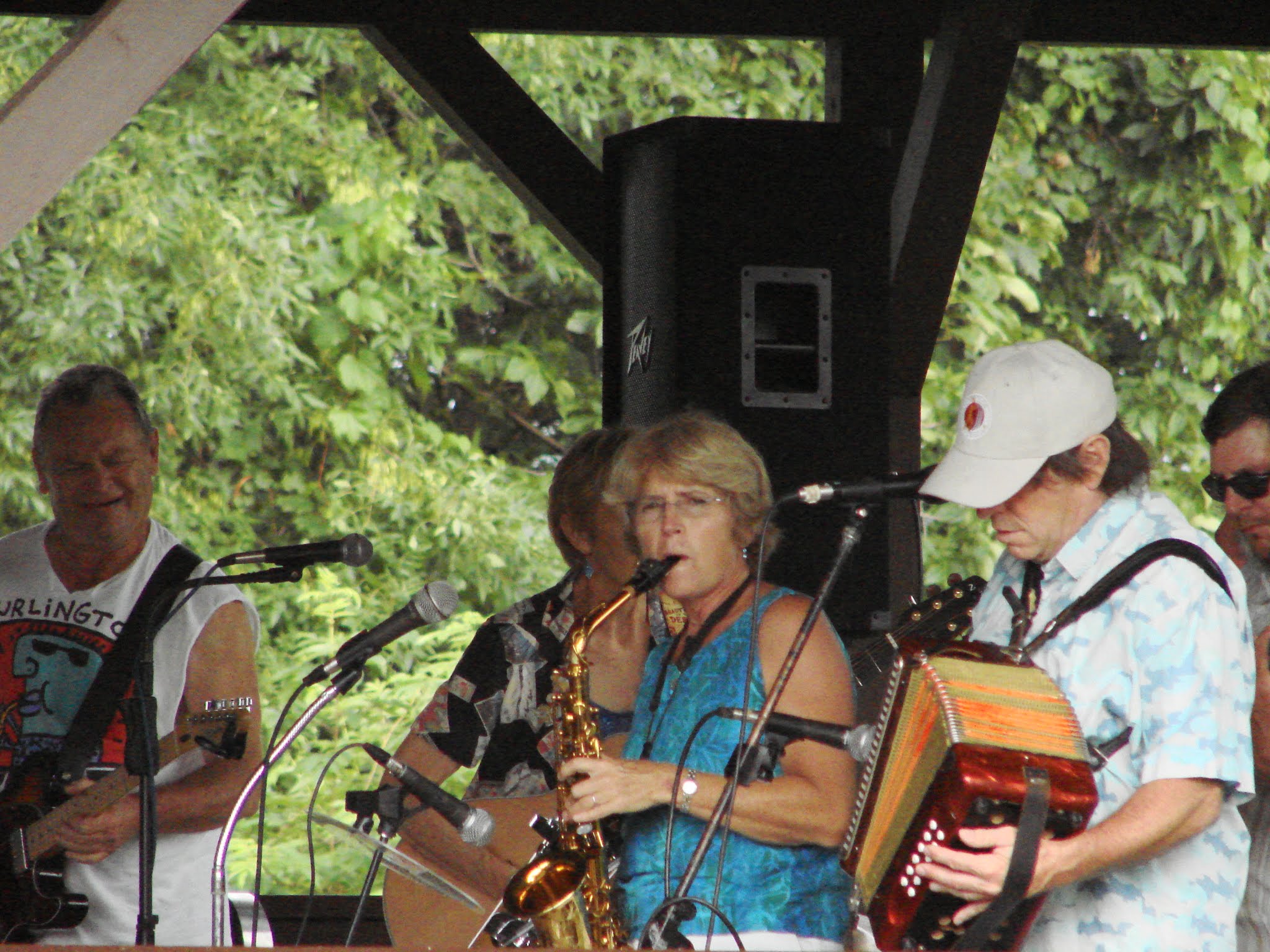 The Mango Jam Band playing at Knight Point State Park by Sara Hayes