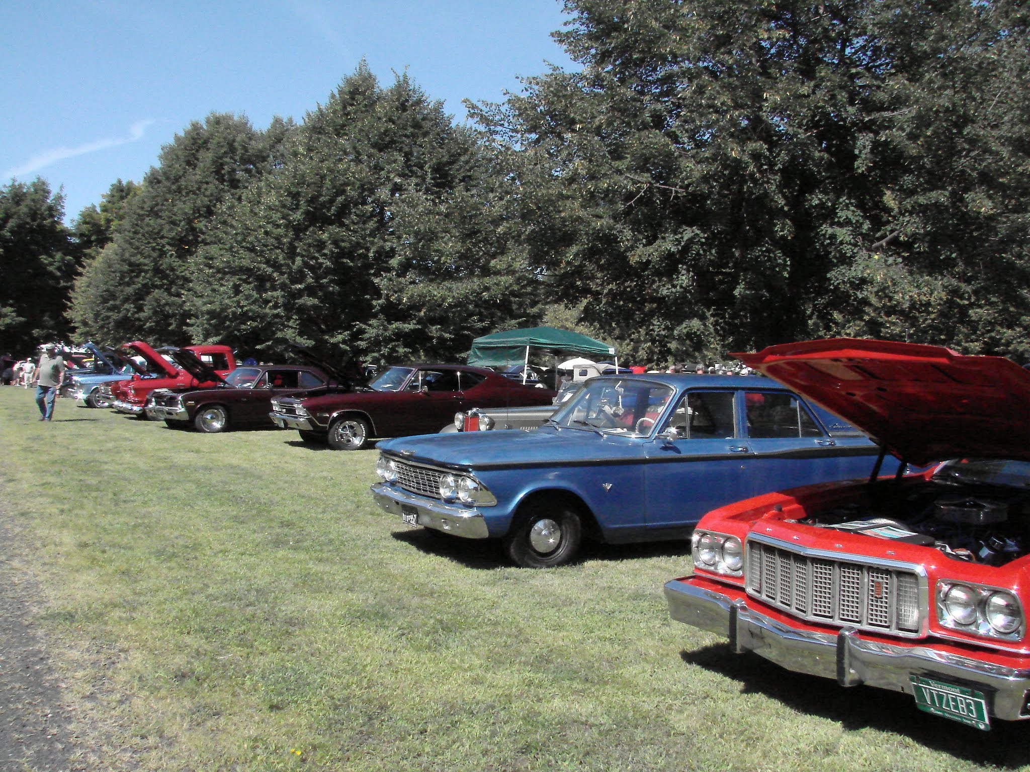 Car show at Knight Point State Park