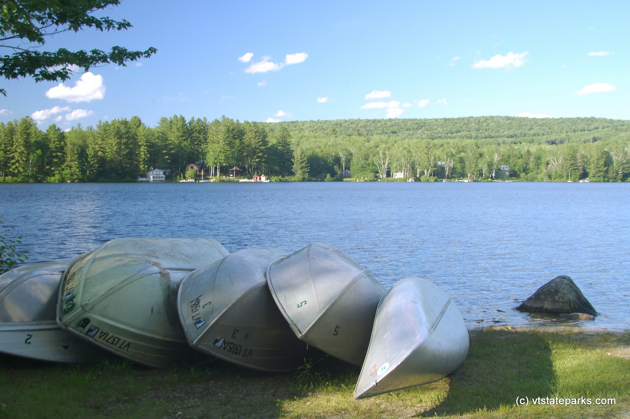 Canoes along the water at Stillwater State Park