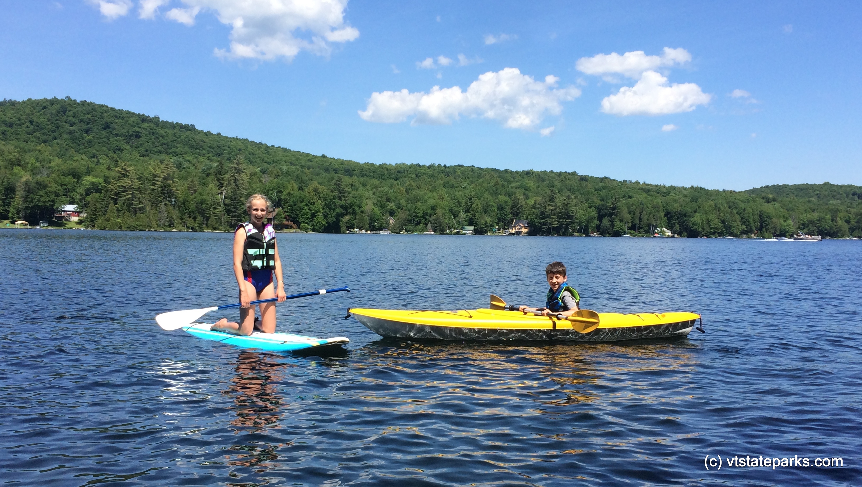 A sunny day to paddle on the lake