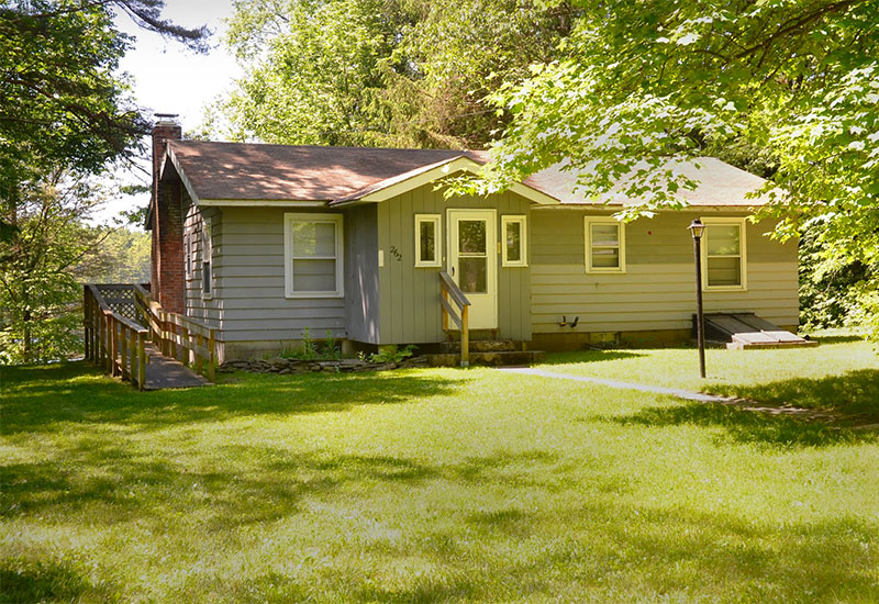 Lake Shaftsbury cottage