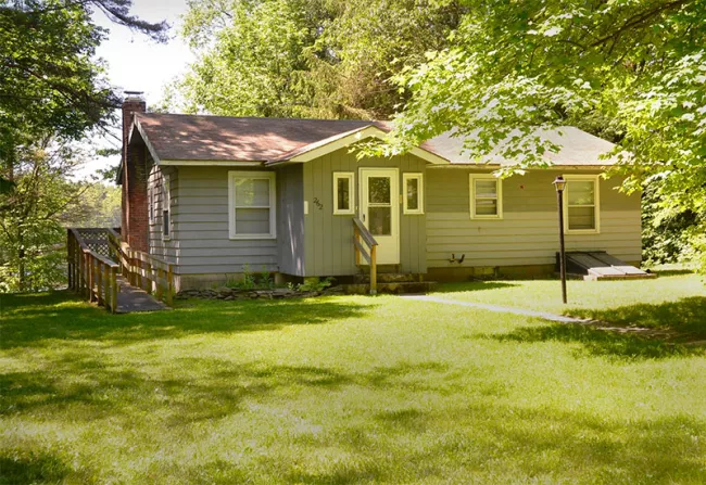 Lake Shaftsbury cottage