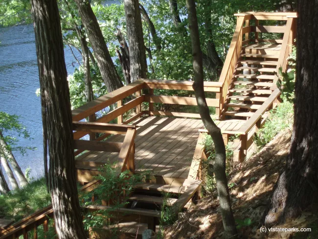 Walkway to overlook river at Wilgus State Park